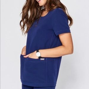 Wear figs rama crewneck top. XS NAVY